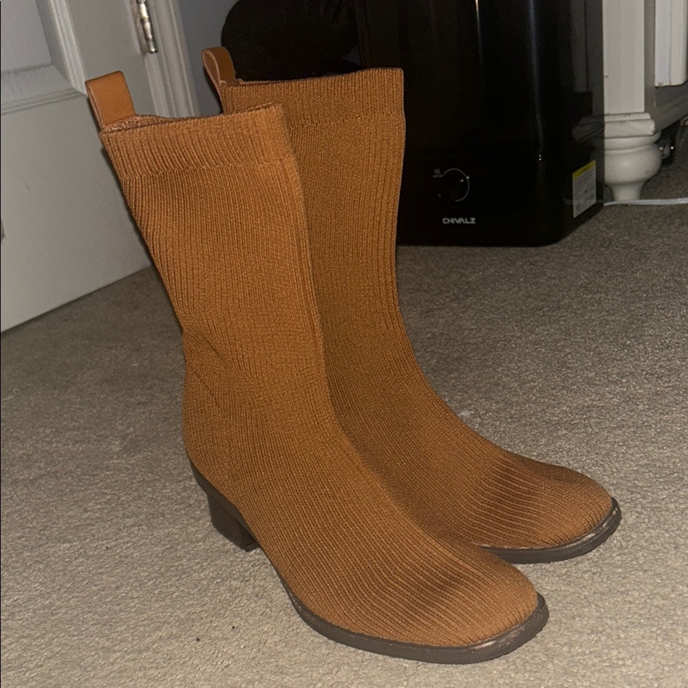 Everlane Brown Heeled Boots Sleek Minimalist Design